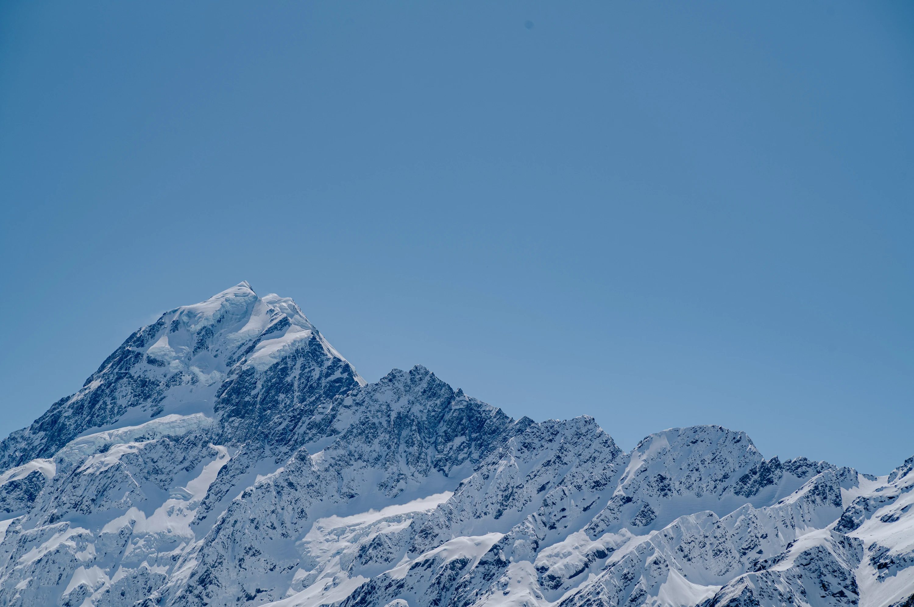 库克山雪山群与冰川山谷